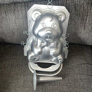 Vintage Wilton Teddy Bear  Care Bear Stand Up Cake Mold 1986 2105-2325 Pre Owned